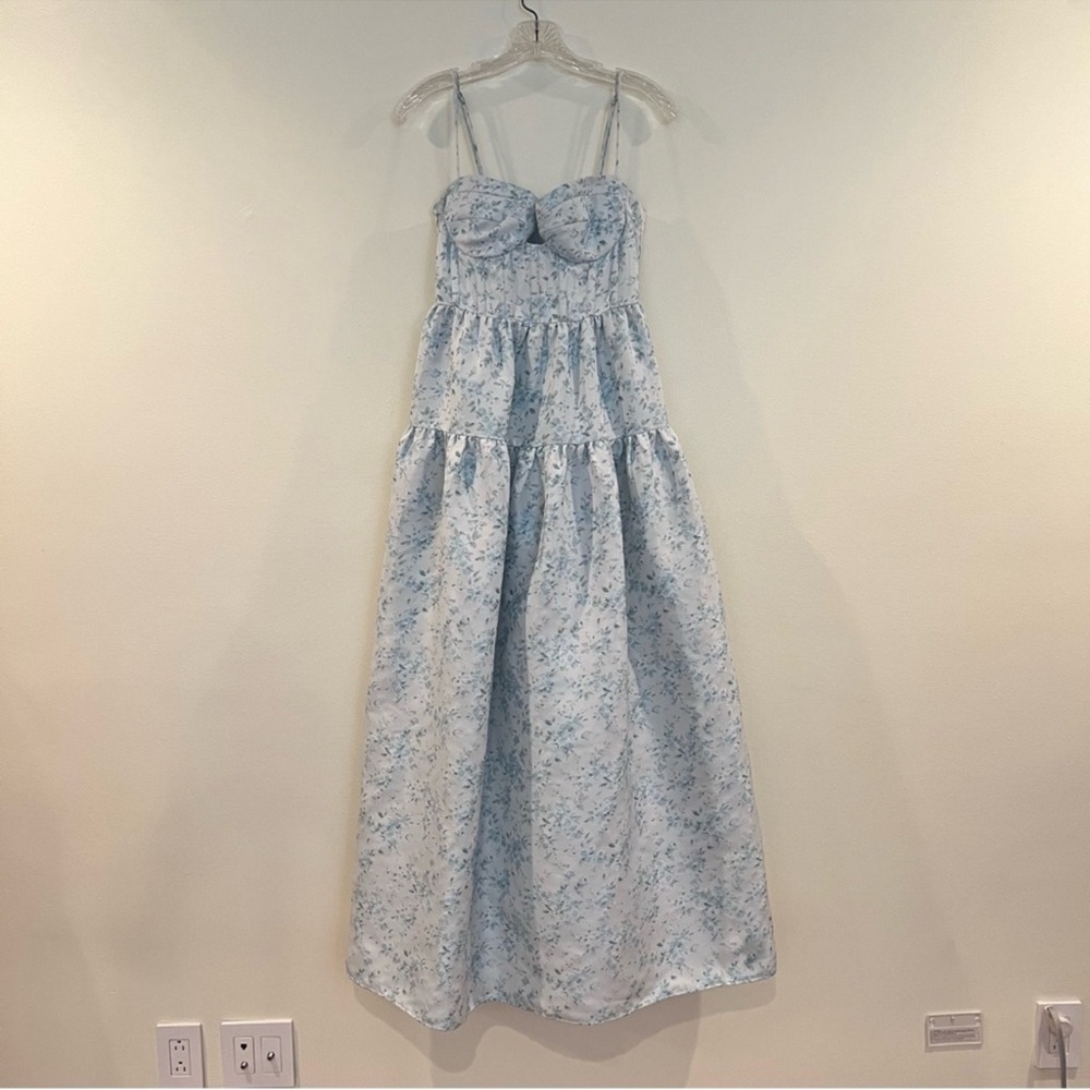 Maison Amory The Windsor Blue Floral Sweetheart Neckline Gown in Morning Dew M - Picture 2 of 10